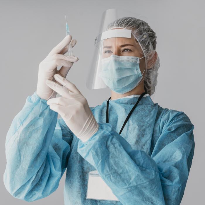 Directorul general al Pfizer, prezumție îngrijorătoare: „Probabil să apară o variantă de coronavirus rezistentă la vaccin“