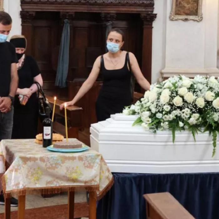 Italia. Micuța Andreea a fost condusă pe ultimul drum: „O durere enormă! O dramă cumplită!”