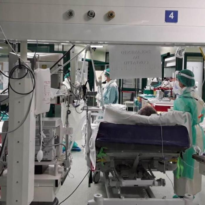 Româncă de 45 de ani, revenită recent din Spania, moarta după infectarea cu tulpina Delta 