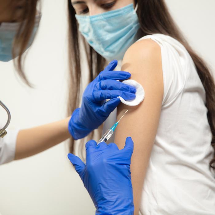 Franţa îi va sancţiona pe membrii personalului sanitar care nu s-au vaccinat