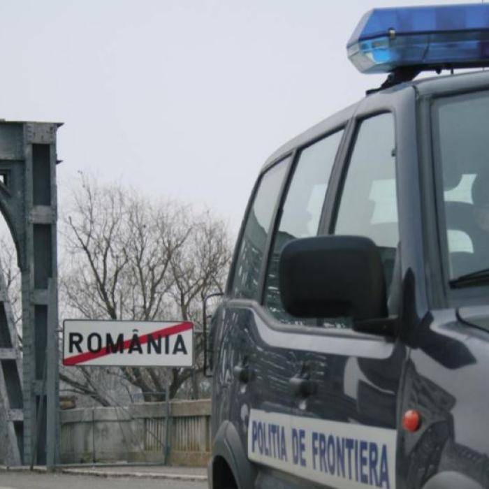 Autocar, verificat la sânge la frontieră. Un pasager român, luat la întrebări, după verificarea bagajelor