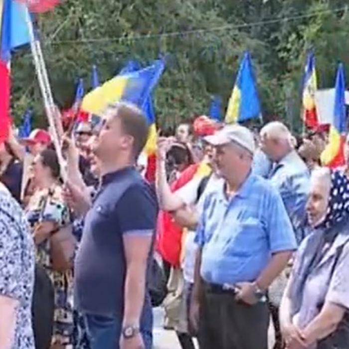 Protest în Piața Universității față de restricțiile impuse în școli