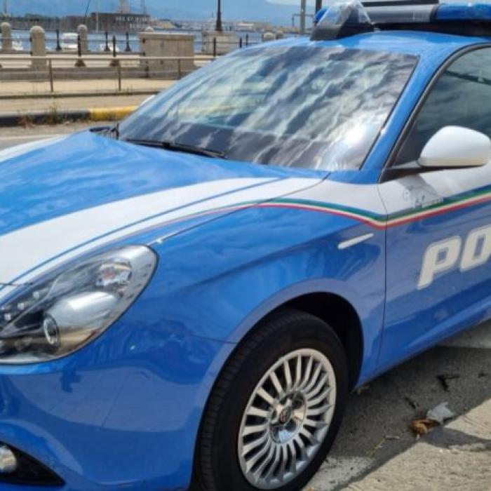 Italia. Un român, înarmat cu două cuțite, a încercat să jefuiască un cuplu. Bărbatul a ajuns direct în arest