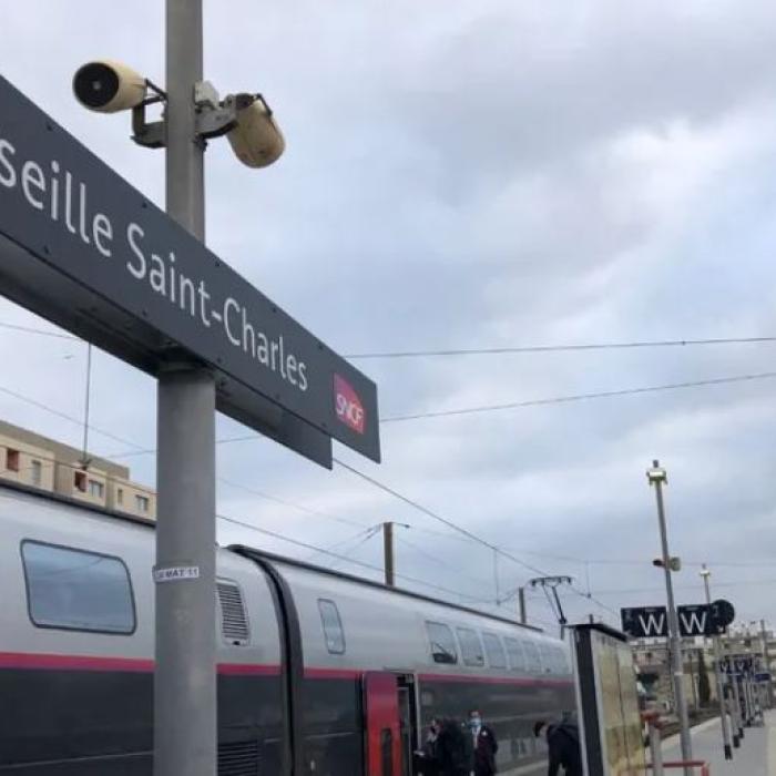 Bebeluş, găsit mort într-un coş de gunoi din toaleta unui tren din Franța