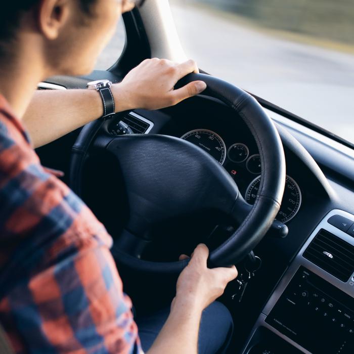 Şofer fără permis, prins la volanul unui Tico, cu 104 km în localitate