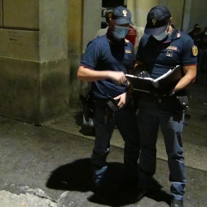 Un magazin din Novara, bombă toxicologică. Gândacii colcăiau pe masa de tranșare