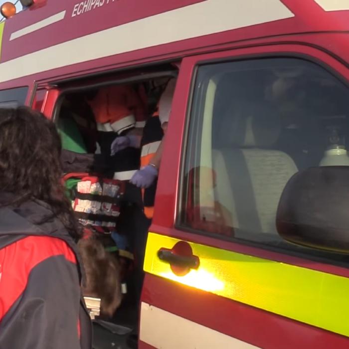 Incident tulburător! Fetiță româncă de un an, găsită înecată cu capul într-o găleată cu apă