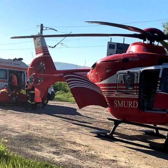 Copil electrocutat în gara din Deva. Victima este transportată cu elicopterul la București