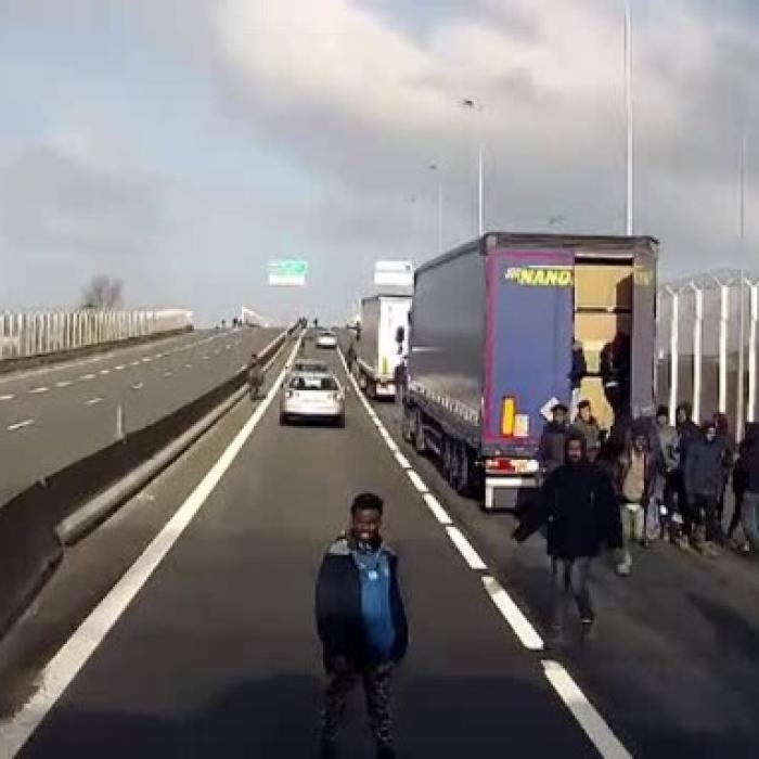 Germania. Șofer român de TIR, acuzat pe nedrept de trafic de migranți. 4 afgani s-au ascuns în remorcă încă din România