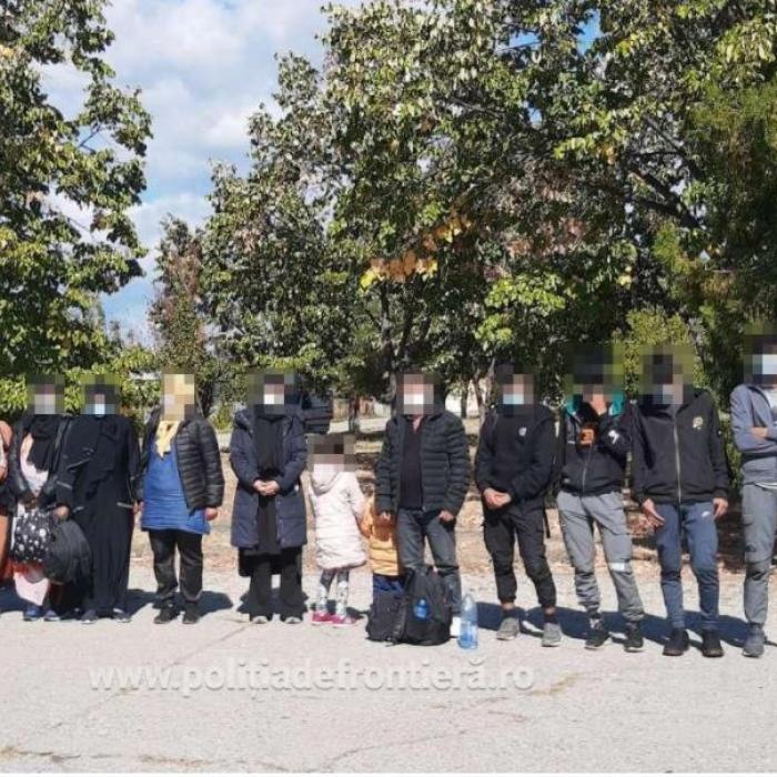 Somalezi şi afgani, depistaţi la frontiera României, traversând Dunărea cu o barcă