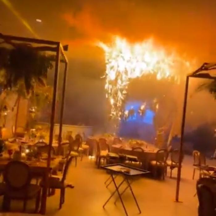 Zeci de nuntași, la un pas de moarte. Artificiile de interior au provocat un incendiu uriaș în timpul dansului mirilor