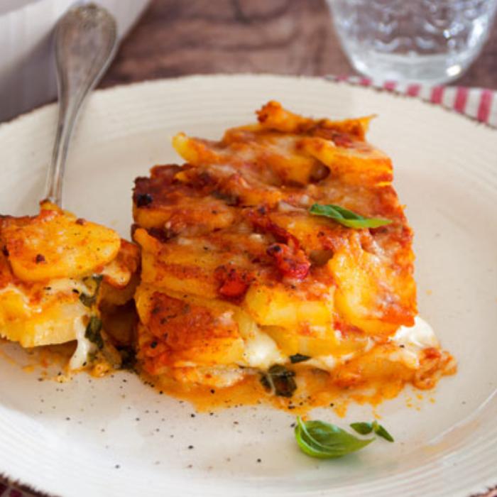 Musaca italiană, cu cartofi și parmezan. E pur și simplu un deliciu!