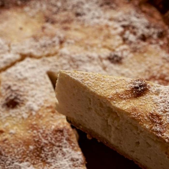 Tort cu cafea, fără unt, fără lapte și fără făină. Un desert delicios, cu o aromă intensă. O felie are doar 170 de calorii 