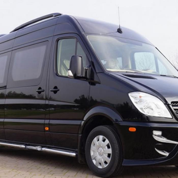 Șoc pentru o femeie. Și-a găsit soțul spânzurat într-un microbuz