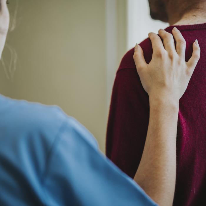 Sute de badante românce revin din străinătate cu depresie și schizofrenie: „În urma suprasolicitării, ajung până la psihoze”