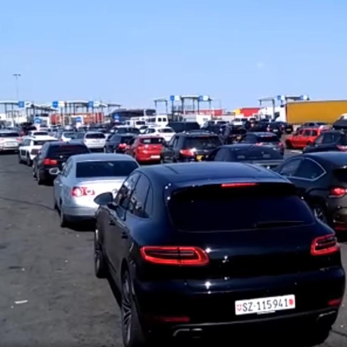 Aglomerație în vămile din țară. 14 români, opriți la graniță
