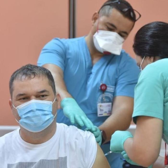 Aproape 43.000 de români s-au vaccinat în ultimele 24 de ore, dintre care peste 20.000 cu cea de-a treia doză 