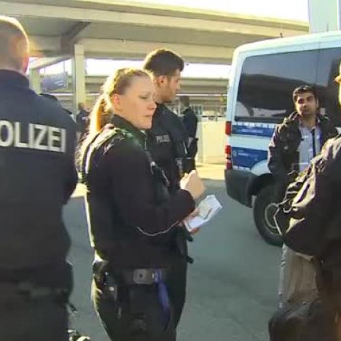 Germania. Autocar cu români, oprit la un punct de control. Un conațional a ajuns direct la închisoare 