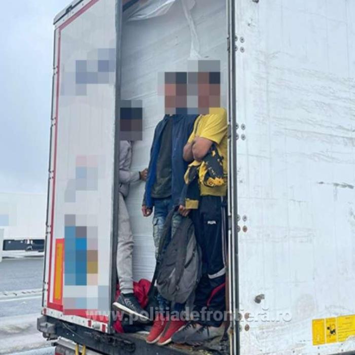 Trei camioane, oprite în vama Nădlac. Zeci de migranți, depistați în compartimentele pentru marfă 