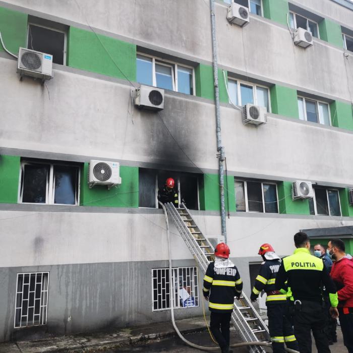 Comisia Europeană, alături de rudele pacienților decedați în incendiul de la Spitalul Constanța: „Gândurile noastre se îndreaptă spre victime şi apropiaţii lor”