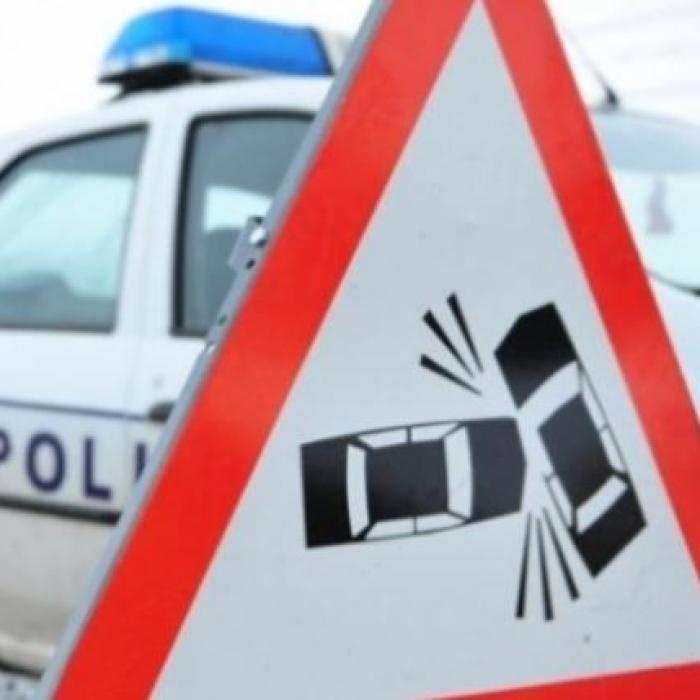 Tânără româncă, de 19 ani care conducea o motocicletă, rănită grav într-un accident în Timș