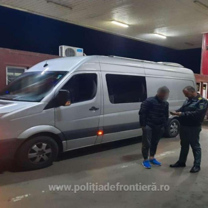 Microbuz, oprit la ieșirea din țară. Șoferul, luat la întrebări de polițiștii de frontieră
