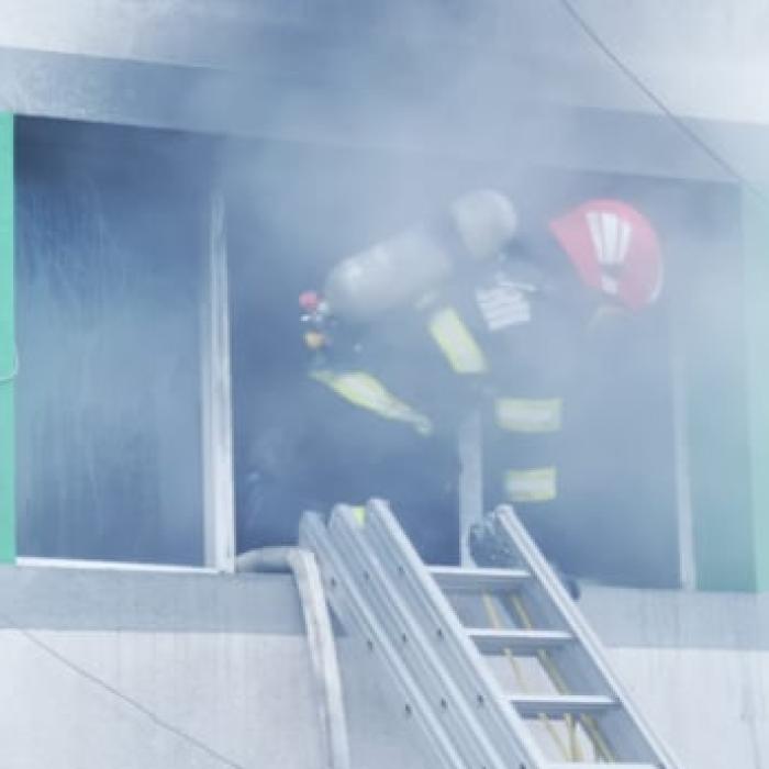 Un supraviețuitor al incendiului din Constanța, transferat la alt spital, a murit