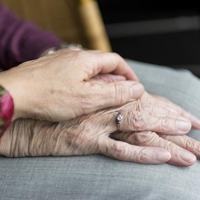 Italia. Două românce, „specializate” în furtul din casele bătrânilor. Femeile puneau somnifere în cafea