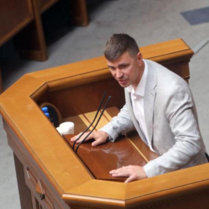 Deputat, găsit mort într-un taxi. Politicianul era implicat într-o anchetă de corupție din Armată