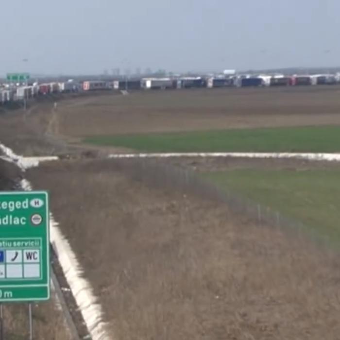 Aglomerație în vămi. Peste 57.100  de români au părăsit, ieri, țara. Zece conaționali au fost întorși acasă