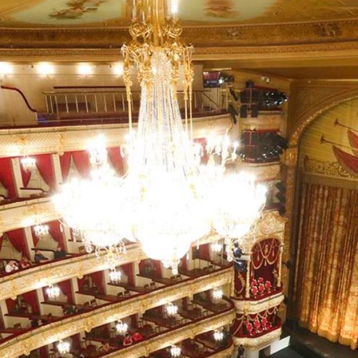 Balerin de la Teatrul Bolşoi, zdrobit pe scenă de o rampă care a căzut din tavan. Bărbatul nu a avut nicio șansă