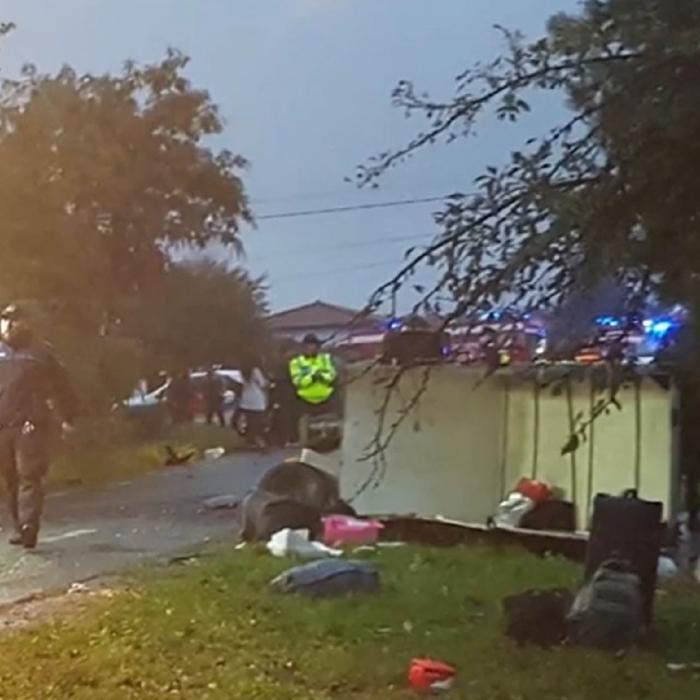 Mărturiile românilor care veneau din Spania în microbuzul implicat în accident: „A stat să vorbească la telefon, aşa ştiu şoferii ăştia”