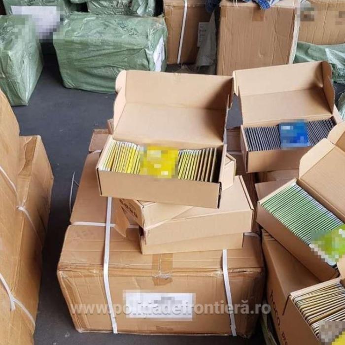 Două containere, sosite din China, în Portul Constanța, pline cu mii de produse contrafăcute