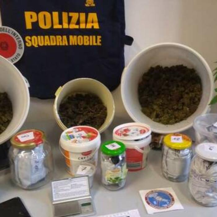 Italia.Un român ascundea drogurile în bucătărie. Carabinierii i-au controlat toată casa