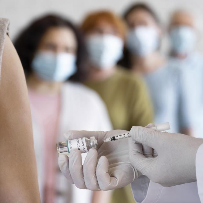 Cozi la centrele de vaccinare din România