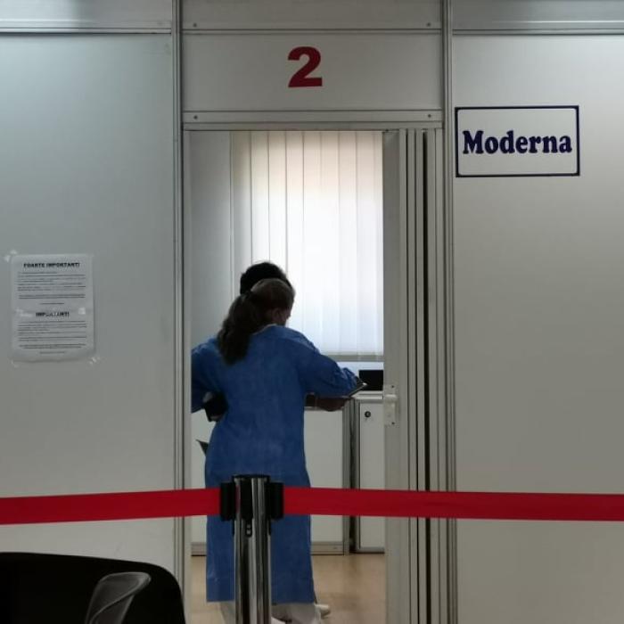 Românii se înghesuie la vaccinare: e RECORD. Aproape 130.000 de români au fost vaccinați în ultimele 24 de ore