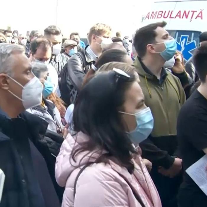 Românii au luat cu asalt centrele de vaccinare. Record de persoane care s-au imunizat cu prima doză