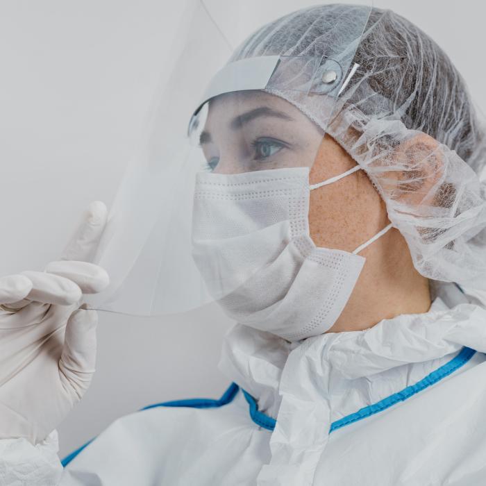 Un medic îi sfătuiește pe români să rămână precauți: „Numărul real de infectări este 100.000/zi”