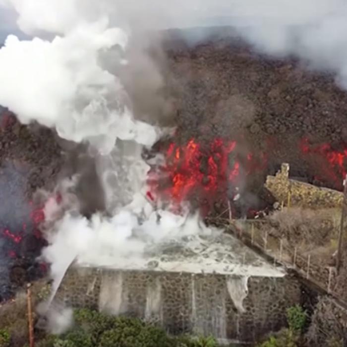 Alertă în Spania: Insula La Palma, zguduită de 79 de cutremure într-o singură zi. Vulcanul continuă să erupă