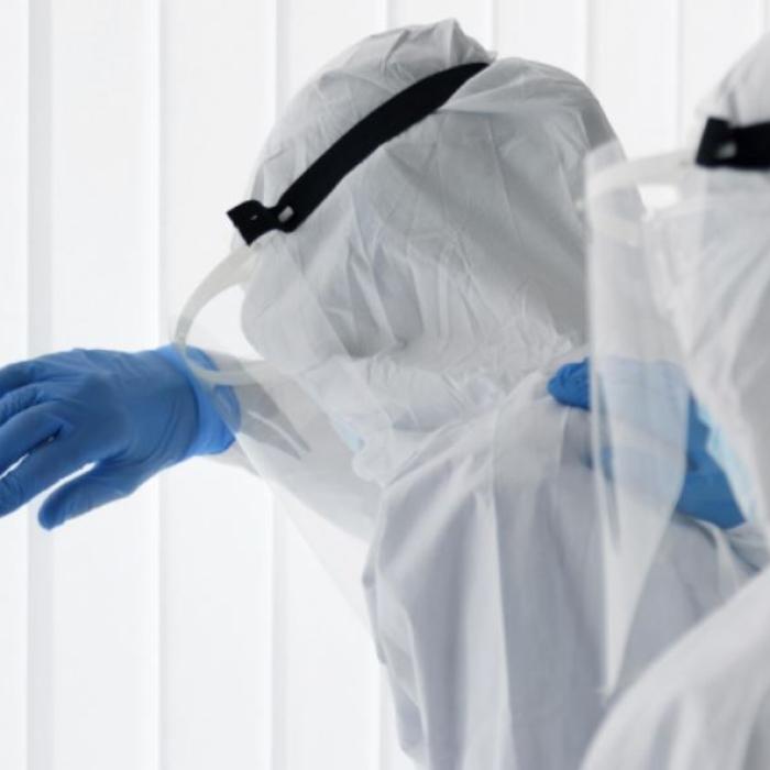 Trei români, infectați cu COVID-19, transferaţi în Polonia, cu o aeronavă a Forţelor Aeriene Române