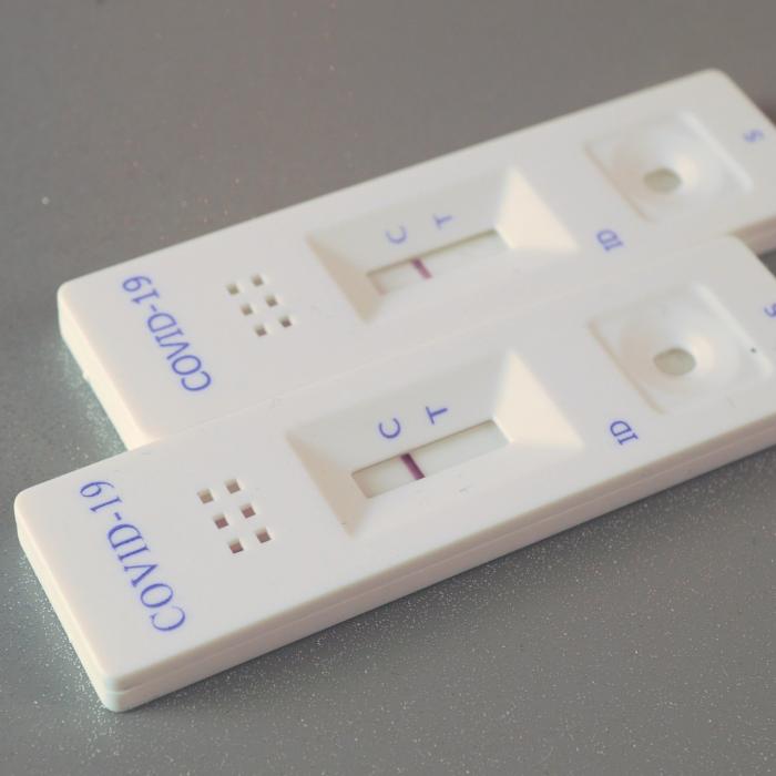 Român bolnav de Covid, oprit de polițiști înainte de a intra într-un magazin