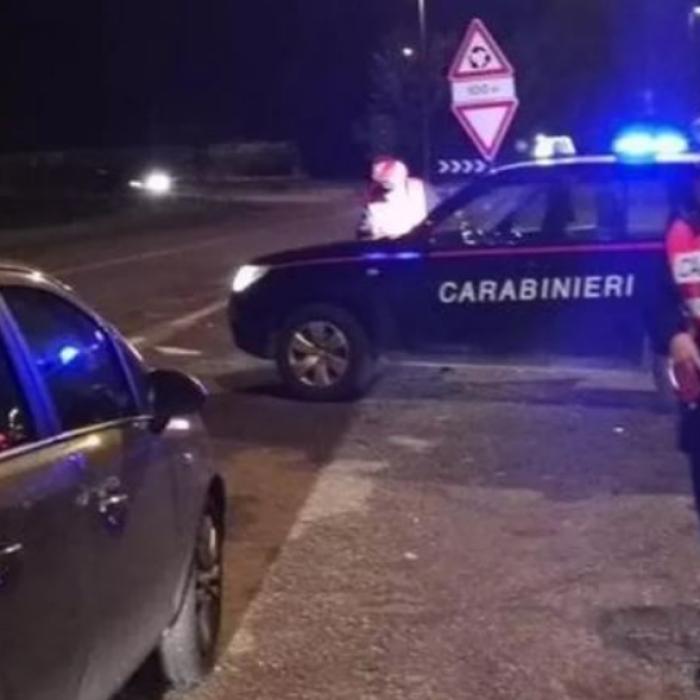 Scenă violentă pe o stradă din Roma: un român a încercat să ucidă un carabinier, iar polițiștii au deschis focul