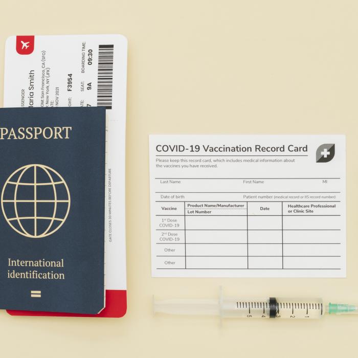 Interceptări din dosarul certificatelor de vaccinare false: „Oamenii nu vrea înţepaţi. Nu vrea decât patalamaua la mână. Să apară în sistem că sunt vaccinaţi”