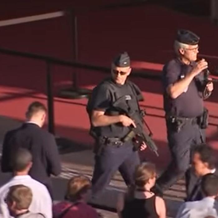 Franța. Un bărbat înarmat cu un cuțit a fost împușcat de către polițiști într-o gară din Paris