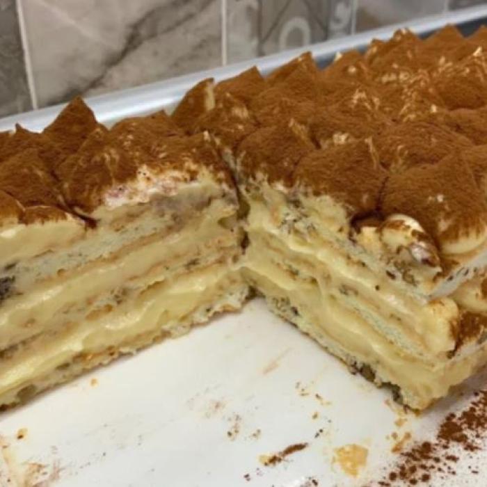 Prăjitură fără făină, ulei și praf de copt. Delicios și cremos, desertul are un singur minus: Se termină repede de pe masă 