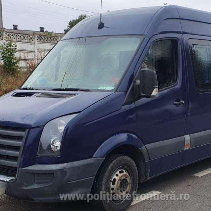 Un șofer român de microbuz a pus în pericol viața pasagerilor. Polițiștii de frontieră l-au dat jos imediat din autovehicul