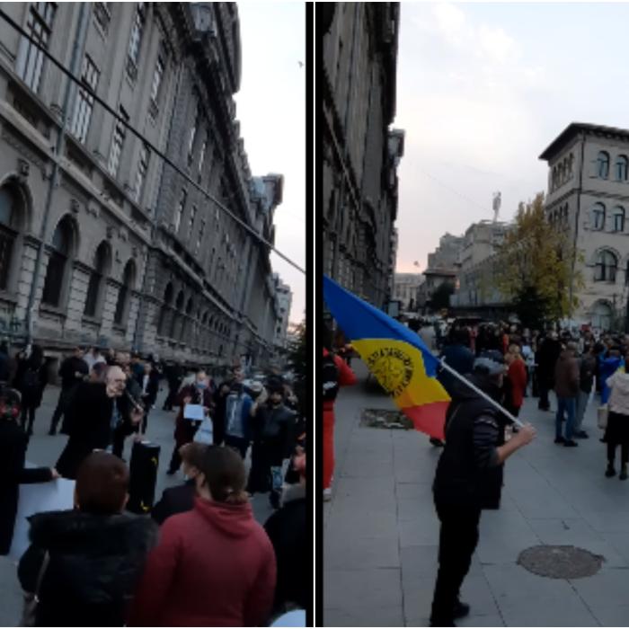Protest împotriva vaccinării obligatorii organizat în Piaţa Universităţii