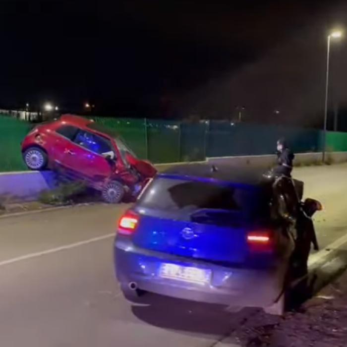 Haos pe o șosea din Italia: Un șofer român beat și fără permis a încercat să calce cu mașina doi carabinieri apoi i-a luat la pumni