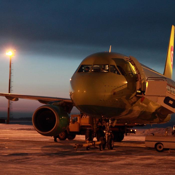 Aterizare de URGENȚĂ la aeroportul din Otopeni: Un pasager a avut nevoie de îngrijiri medicale