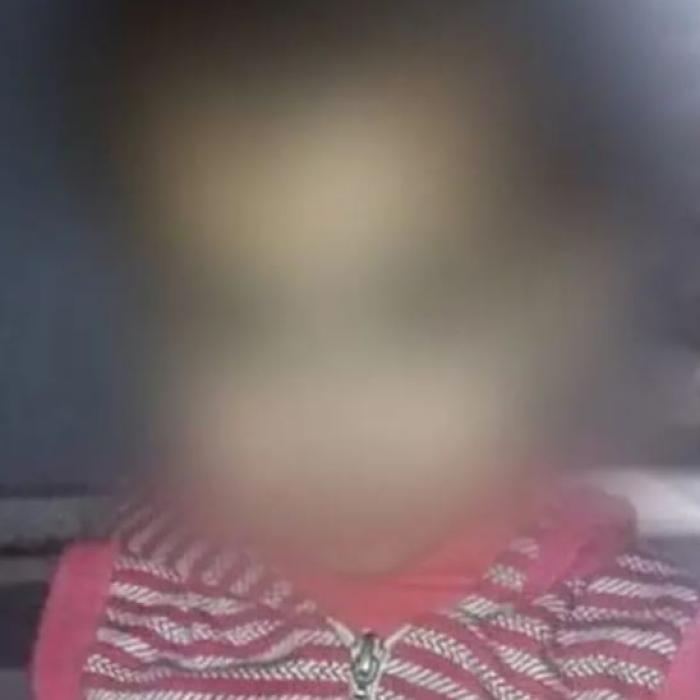 O fetiţă de doi ani a fost omorâtă şi aruncată într-un jgheab de verii ei minori. Înainte de crimă, cei doi au încercat să o violeze 